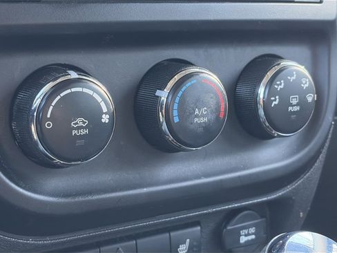 Used 2014 Jeep Patriot High Altitude image 17