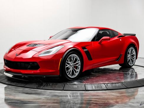 Used 2016 Chevrolet Corvette Z06 w/ 2LZ Preferred Equipment Group image 3