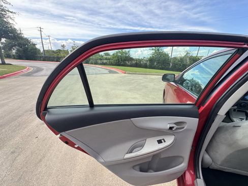 Used 2011 Toyota Corolla LE FWD image 18