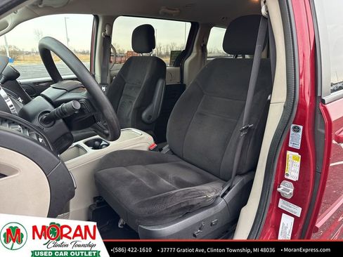 Used 2015 Dodge Grand Caravan SXT image 12