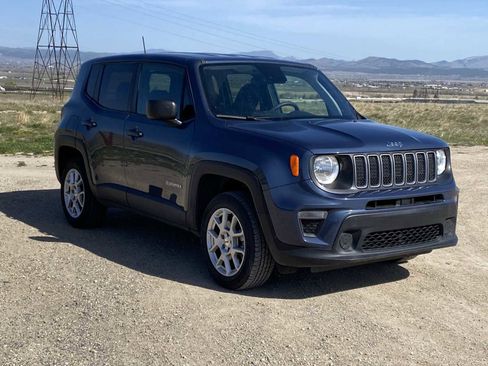 Certified 2023 Jeep Renegade Latitude AWD/4WD image 11
