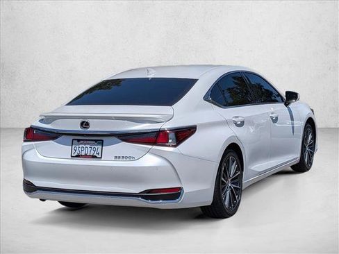 Used 2025 Lexus ES 300h w/ Premium Package FWD image 5