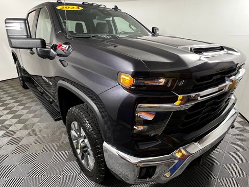 Used 2024 Chevrolet Silverado 2500 LT w/ All Star Edition AWD/4WD image 3