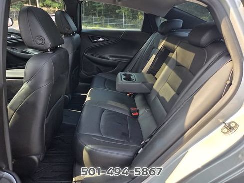 Used 2018 Chevrolet Malibu LT w/ Leather Package FWD image 10