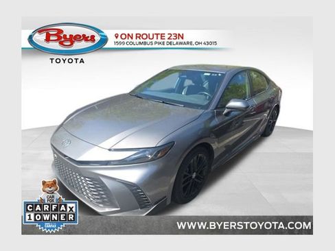 Used 2025 Toyota Camry SE FWD image 1