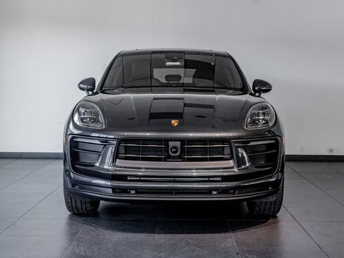 Certified 2025 Porsche Macan image 8
