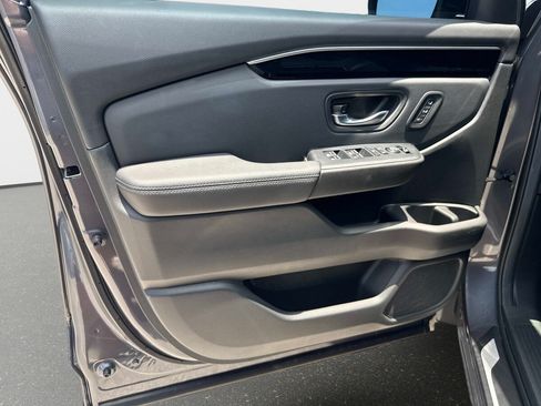 Used 2025 Honda Pilot EX-L image 16
