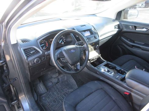 Used 2019 Ford Edge SE image 6