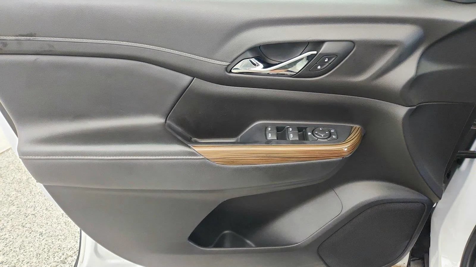 Used 2022 GMC Acadia SLE FWD image 24