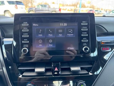 Used 2023 Toyota Camry SE image 4