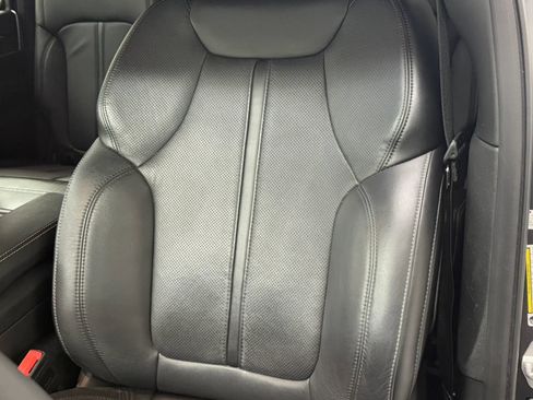 Used 2024 Jeep Wagoneer Series II w/ Flexible Seating Group image 28