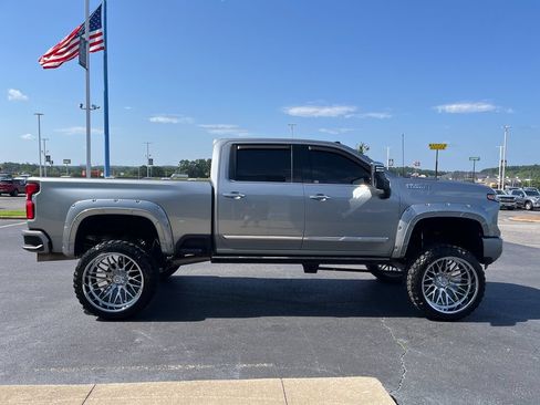 Used 2024 Chevrolet Silverado 2500 High Country w/ High Country Premium Package AWD/4WD image 4
