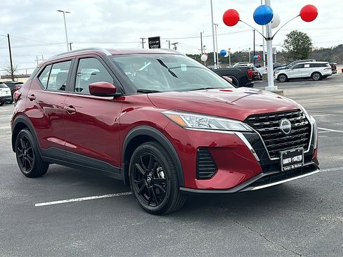 Used 2024 Nissan Kicks SV image 10