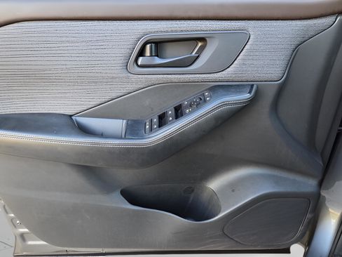 Used 2021 Nissan Rogue S image 22