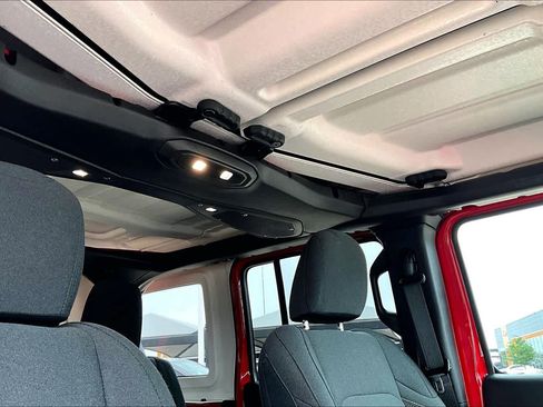Used 2025 Jeep Wrangler Unlimited Sport AWD/4WD image 13