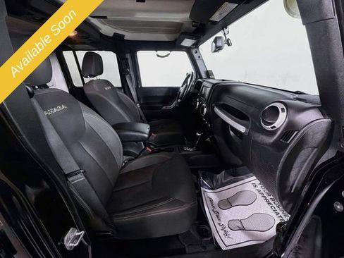 Used 2018 Jeep Wrangler Unlimited Sahara w/ Connectivity Group AWD/4WD image 23