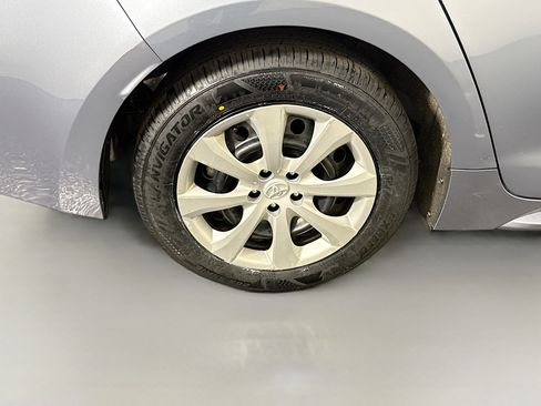 Used 2023 Toyota Corolla LE FWD image 32
