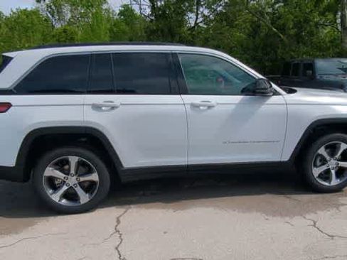 New 2026 Jeep Grand Cherokee Limited AWD/4WD image 9