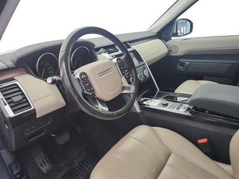 Used 2017 Land Rover Discovery HSE image 10