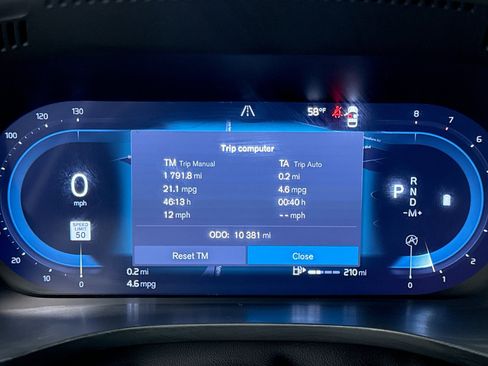 Used 2025 Volvo XC60 B5 Plus image 10