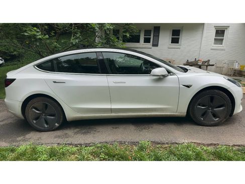Used 2020 Tesla Model 3 Standard Range RWD image 3