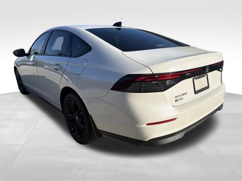 Used 2025 Honda Accord SE image 12