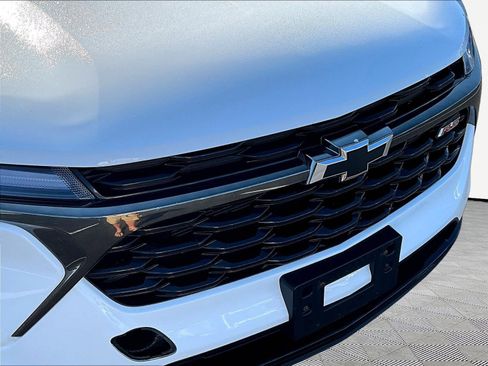 Used 2024 Chevrolet Trax RS w/ Sunroof Package FWD image 30