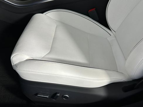 Used 2023 Tesla Model S Plaid image 11