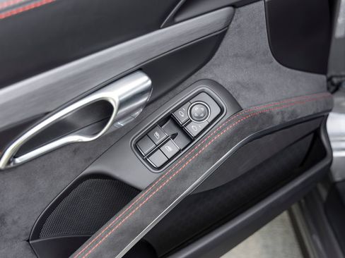 Certified 2018 Porsche 911 GT3 RWD image 30