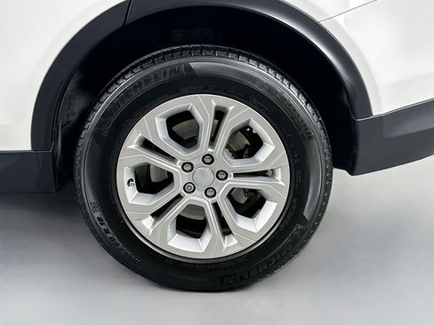 Certified 2023 Land Rover Discovery Sport S image 32