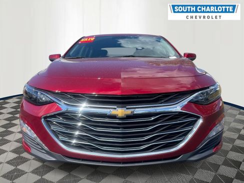 Used 2025 Chevrolet Malibu LT FWD image 2