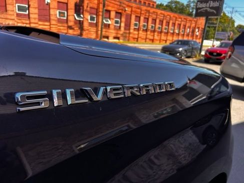 Used 2024 Chevrolet Silverado 1500 LT AWD/4WD image 9