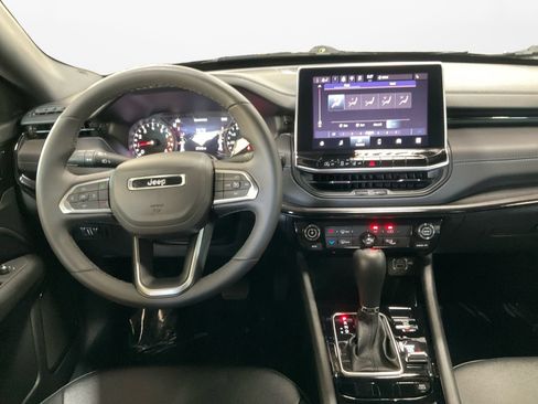Used 2025 Jeep Compass Latitude w/ Altitude Special Edition AWD/4WD image 11