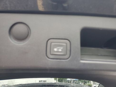 Used 2025 Chevrolet Equinox RS AWD/4WD image 18