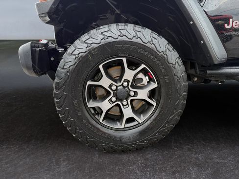 Used 2022 Jeep Wrangler Unlimited Rubicon AWD/4WD image 9