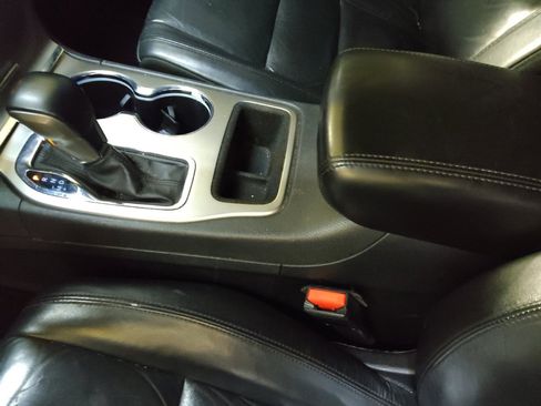 Used 2018 Jeep Grand Cherokee Limited image 26