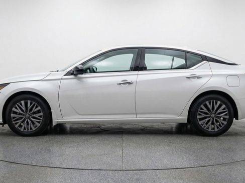 Used 2025 Nissan Altima 2.5 SV image 5