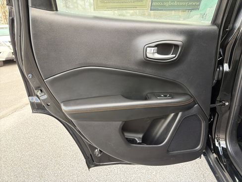 Used 2018 Jeep Compass Limited w/ Navigation Group image 23