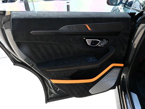 Used 2024 Lamborghini Urus Performante AWD/4WD image 37