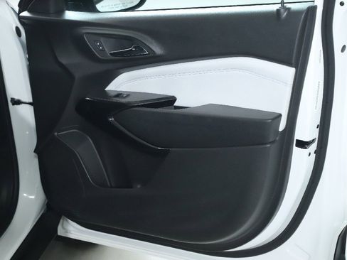 Used 2025 Chevrolet Trax LT w/ LT Convenience Package image 33