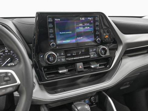 Used 2022 Toyota Highlander XLE image 22