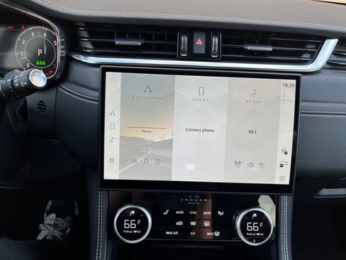 New 2025 Jaguar F-PACE R-Dynamic S image 15