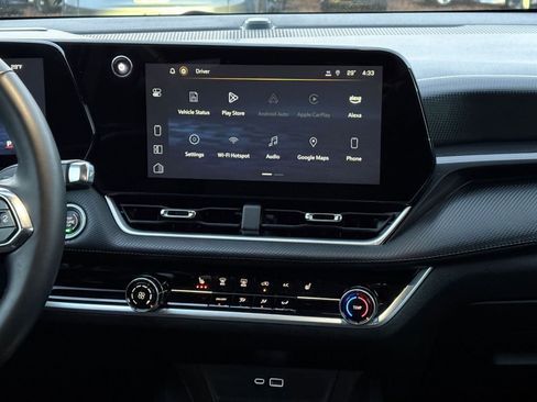 Used 2025 Chevrolet Equinox LT image 18