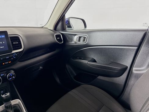 Used 2024 Hyundai Venue SEL FWD image 27