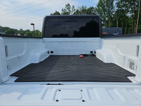 Used 2024 Jeep Gladiator Mojave w/ Convenience Group AWD/4WD image 19