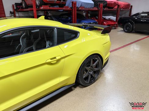 Used 2021 Ford Mustang Shelby GT500 w/ Carbon Fiber Track Pack RWD image 37