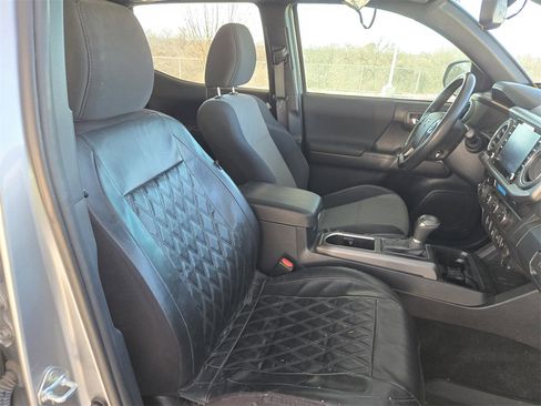 Used 2022 Toyota Tacoma TRD Off-Road image 28