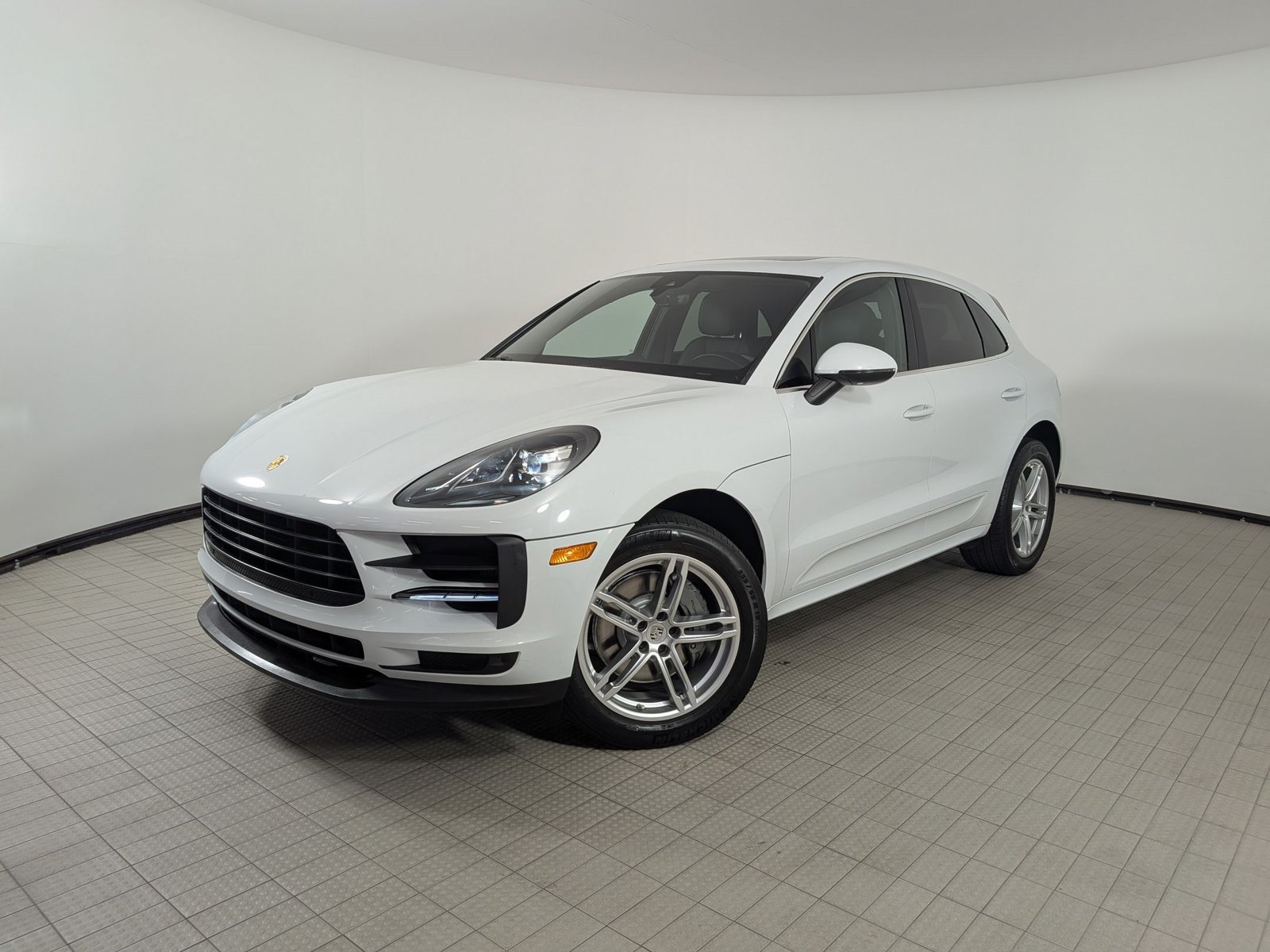 Certified 2021 Porsche Macan S AWD/4WD image 1