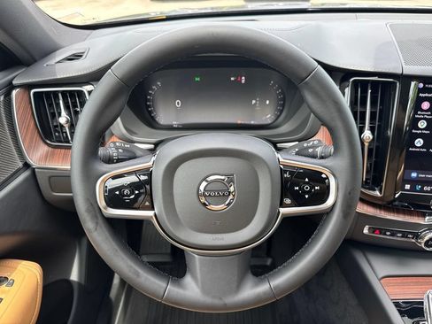 Certified 2023 Volvo XC60 B6 Ultimate w/ Climate Package AWD/4WD image 11