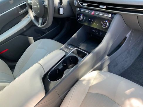 Used 2025 Hyundai Sonata SEL FWD image 39